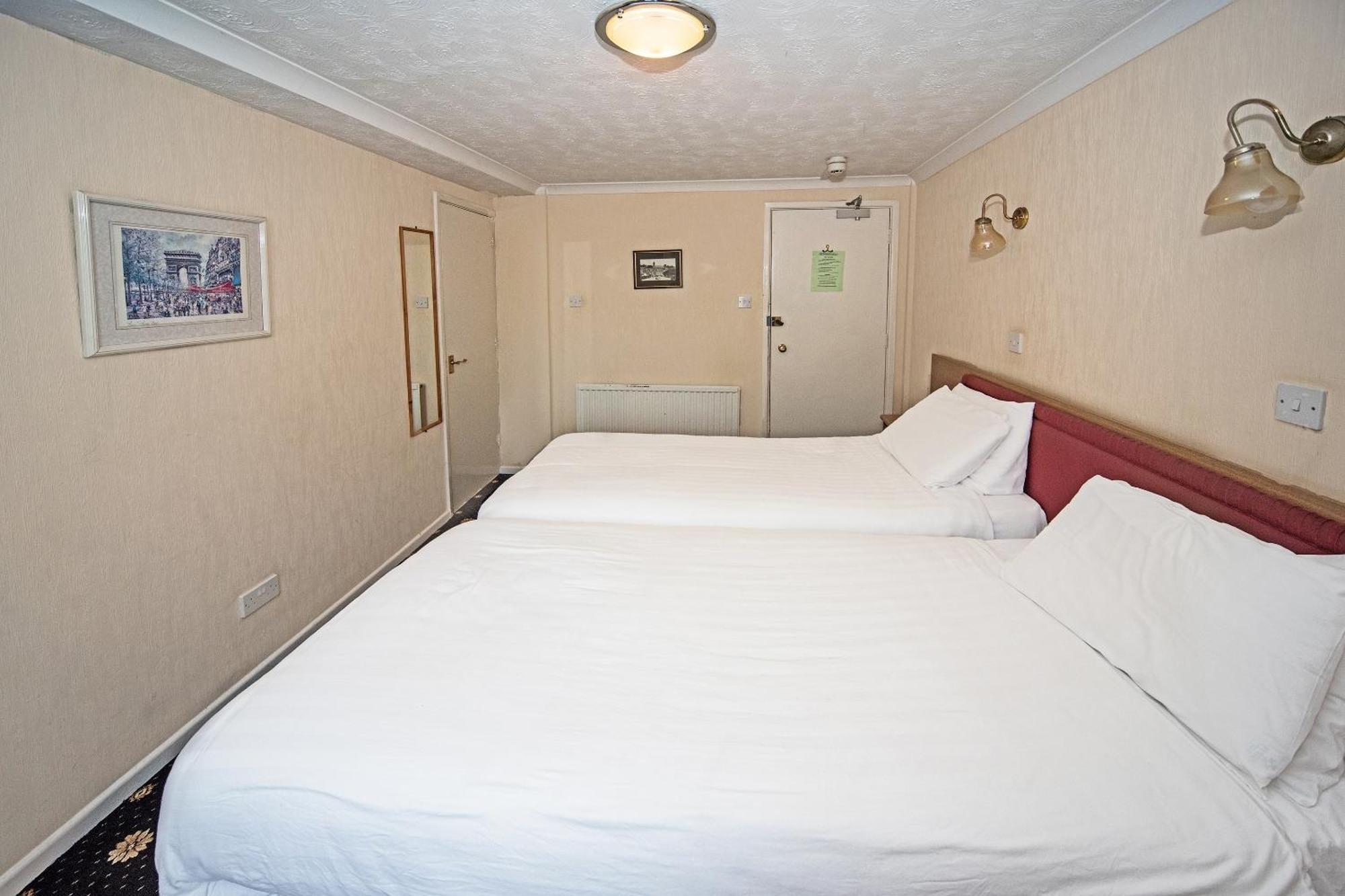 The Sherwood Palm Hotel, Отель 3*