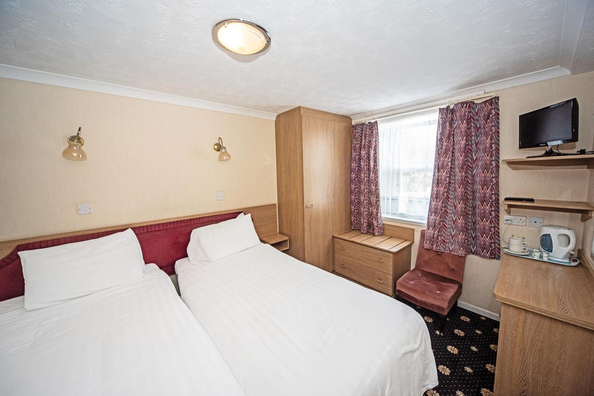 The Sherwood Palm Hotel, Отель 3*