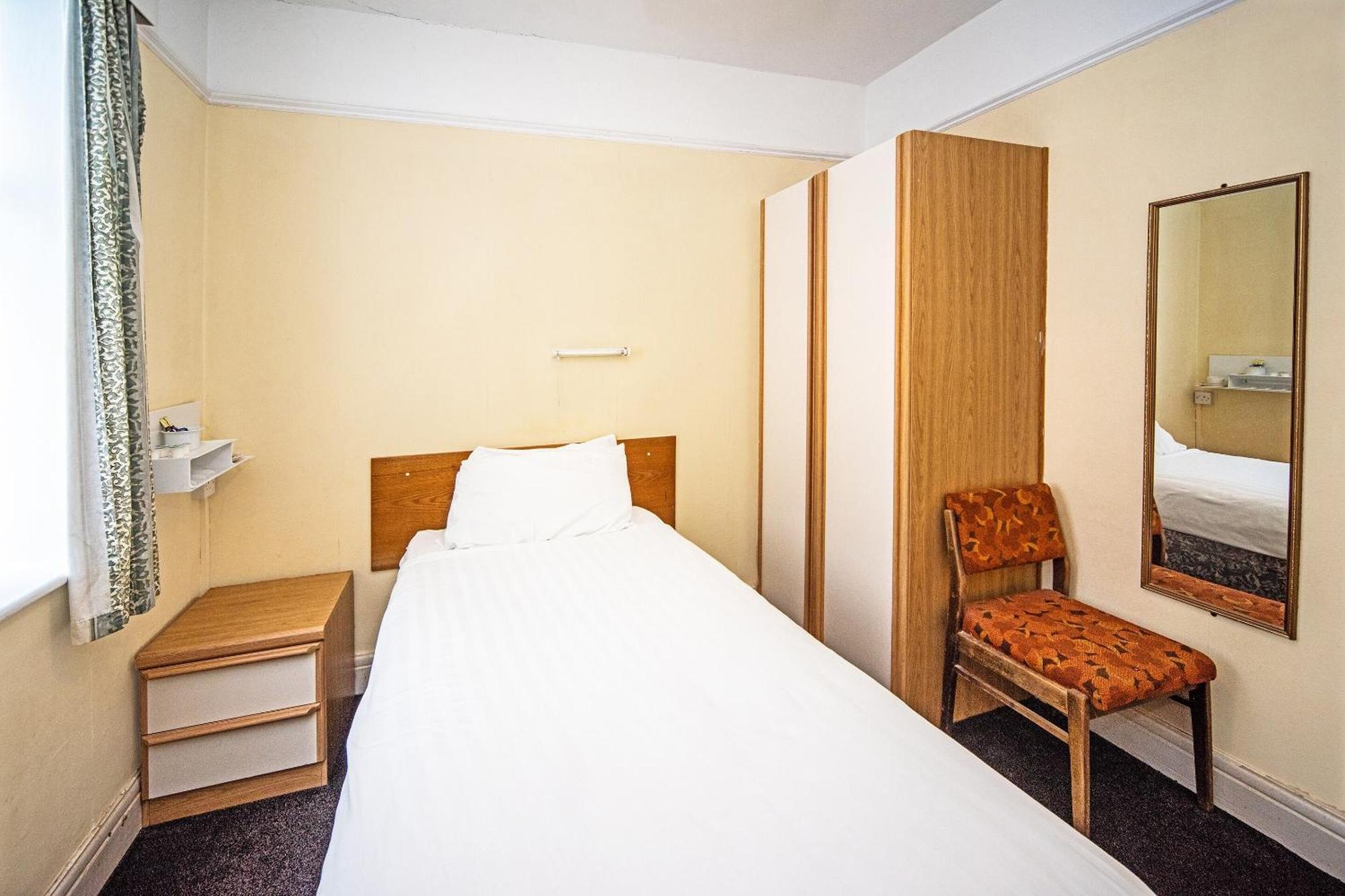 The Sherwood Palm Hotel,