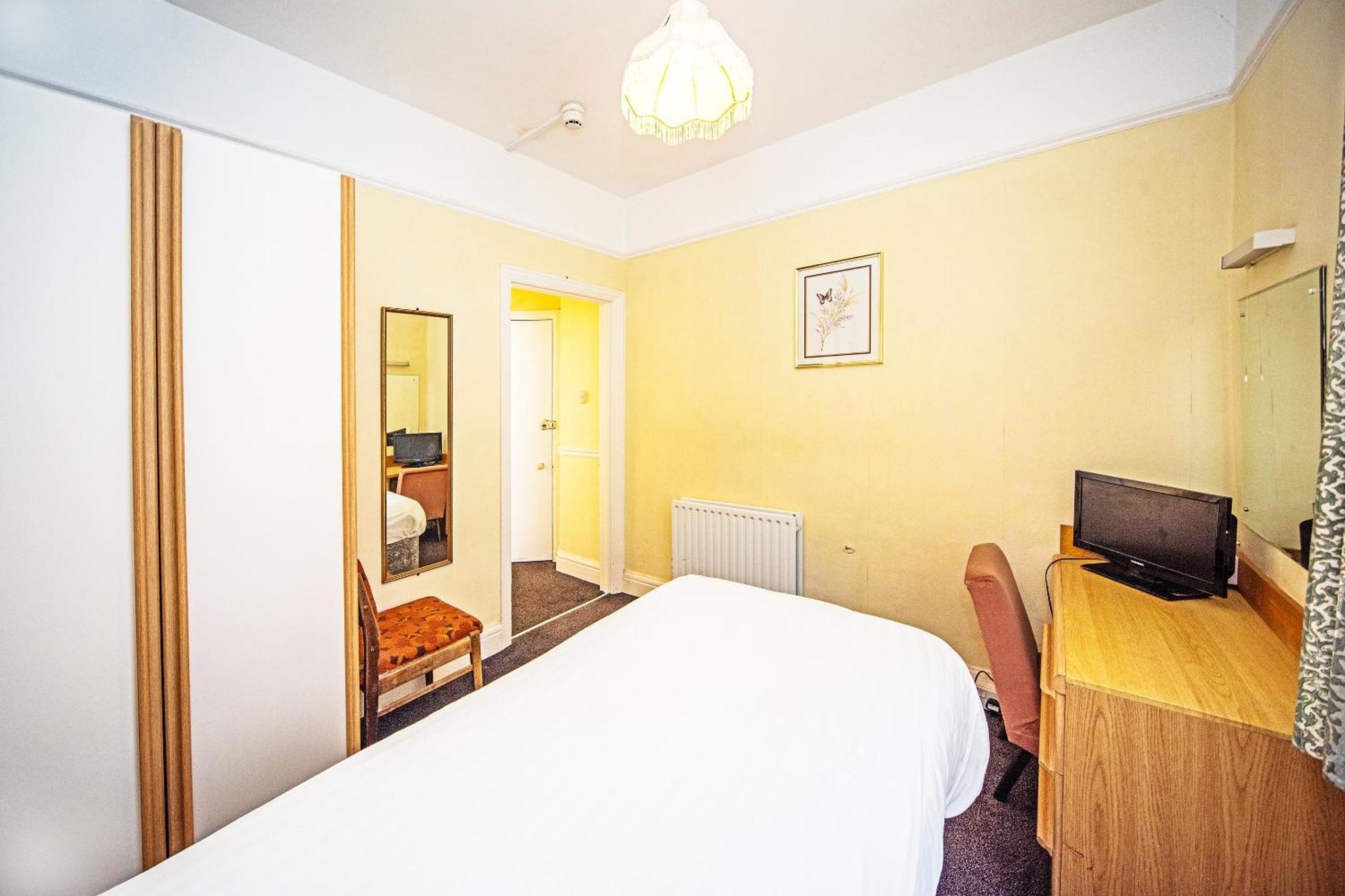 Отель The Sherwood Palm Hotel, 3*
